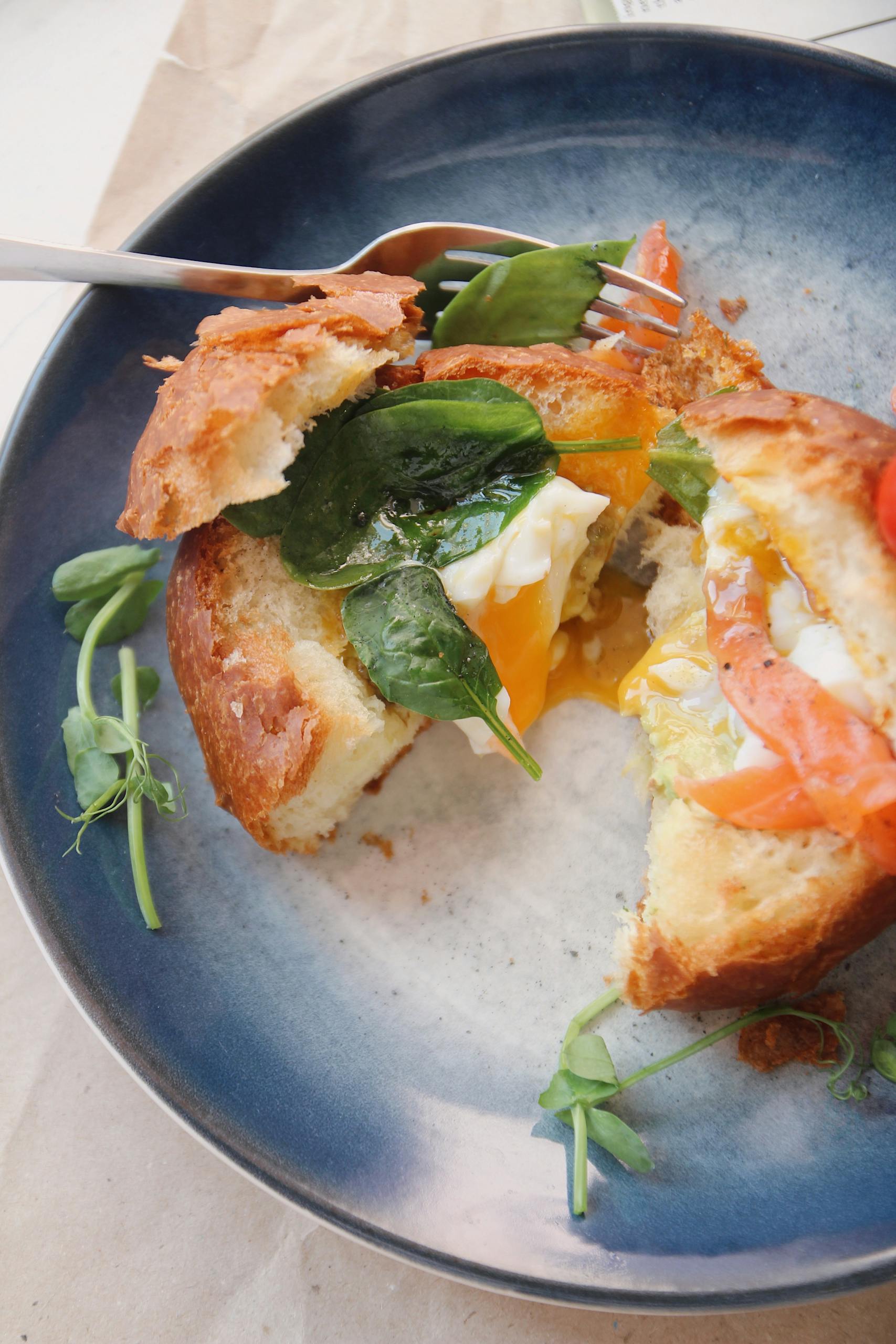 Ile kalorii ma chleb w jajku